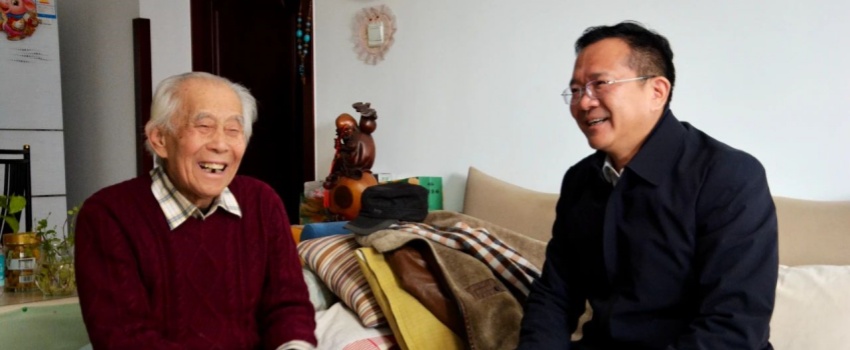 中國(guó)樂凱黨委領(lǐng)導(dǎo)看望慰問樂凱老領(lǐng)導(dǎo)、老專家、老干部、老黨員及生活困難職工